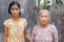 Mẹ già gánh phân thuê nuôi con trai tâm thần, con dâu bệnh tim