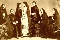 Bị chế giễu vì mái tóc bốc mùi, 7 chị em làm nên điều gây choáng