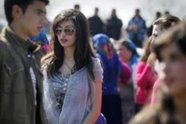 Góc khuất chợ bán cô dâu trinh nữ 100 triệu 