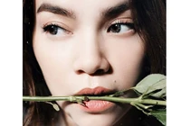 Bức ảnh đầy bí ẩn của Hà Hồ khiến nhiều người khó hiểu