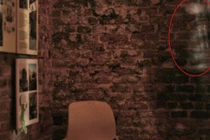 “Bóng ma” ghê rợn quẩn quanh ngôi nhà 600 tuổi