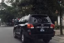 Doanh nghiệp tặng hai xe Land Cruiser cho tỉnh Nghệ An