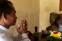 Đào mộ lấy hộp sọ dựng lại khuôn mặt mẹ đẻ