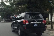 Doanh nghiệp tặng hai xe Land Cruiser cho tỉnh Nghệ An