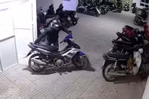 Cận cảnh trộm xe máy Exciter ở chung cư trong “5 nốt nhạc“