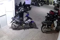 Cận cảnh trộm xe máy Exciter ở chung cư trong “5 nốt nhạc“