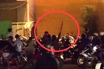 Đánh nhau tơi bời vì không được tiếp viên đáp ứng “tới bến“