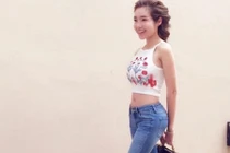 Hot girl Elly Trần hai con vẫn trông mòn con mắt