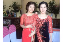 Sửng sốt nhan sắc bà mẹ U50 trẻ hơn con gái U20