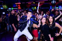 Thực hư chuyện bọc tiền “khủng” sau 1 đêm diễn của Ưng Hoàng Phúc