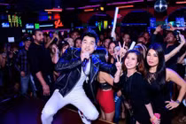 Thực hư chuyện bọc tiền “khủng” sau 1 đêm diễn của Ưng Hoàng Phúc