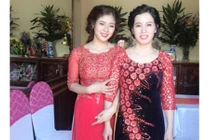 Sửng sốt nhan sắc bà mẹ U50 trẻ hơn con gái U20