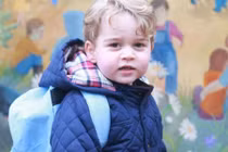 Ảnh hoàng tử bé nước Anh đi nhà trẻ “đốn tim” người hâm mộ