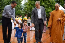 Chùm ảnh: Đại sứ Mỹ lễ Phật báo hiếu ngày Vu Lan