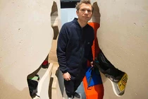 Tự giam mình trong khối đá 12 tấn sống suốt 1 tuần