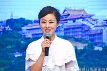 Nữ MC xinh đẹp bị bố chồng chém liên tiếp đến chết