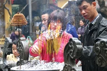 “Cầu lành tránh dữ” cho tổ ấm năm Bính Thân