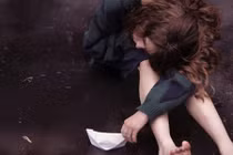 Đau khổ tận cùng vì hộp bao cao su bí ẩn của chồng