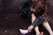 Đau khổ tận cùng vì hộp bao cao su bí ẩn của chồng