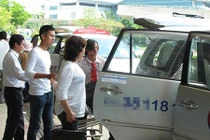 Khốc liệt cạnh tranh giảm giá cước phí xe ra sân bay 