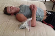 Hy hữu, tên trộm ngủ quên trên giường của chủ nhà