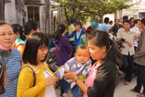 Nước mắt, nụ cười trong kỳ phát lương “vô tiền khoáng hậu”