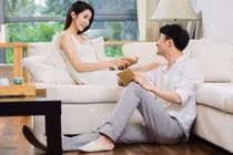 Tưởng chồng có con rơi, vợ định đánh ghen và kết cục sốc