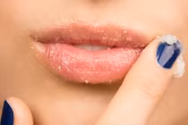 9 cách hô biến môi thâm thành môi hồng