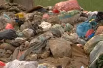 “Núi” chất thải bỗng dưng mọc lên ở gần khu dân cư