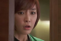 Mở cửa phòng khách sạn, tôi ngã ra đau đớn đến sinh non