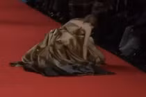 Mỹ nhân “nhọ” nhất tuần với 4 lần “vồ ếch” trong 15 giây