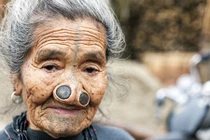 Những cách làm đẹp “kỳ quái” của phụ nữ thế giới