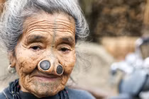 Những cách làm đẹp “kỳ quái” của phụ nữ thế giới