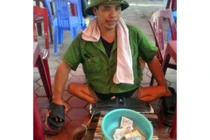 “Nhặt” được vợ sau 30 năm ăn mày thiên hạ