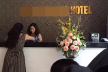 Phạt khách sạn đuổi khách du lịch vì chê cơm “dở tệ” 