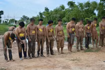 Bất bình cảnh "ma cũ" bắt nạt "ma mới" sau cánh cổng ĐH