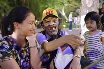 Chùm ảnh: Cảnh dọa ma kinh hãi trên phố đi bộ