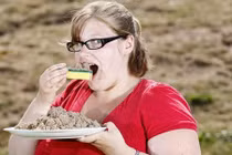 Kinh hãi chứng nghiện ăn đồ vật lạ: Đinh, xà phòng, lưỡi dao