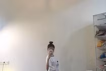 “Săn lùng” nữ sinh giống bản sao Maria Ozawa xoạc chân thần thánh