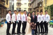 Thu nhập khủng của những chàng trai cao 1m75 đội tráp VIP