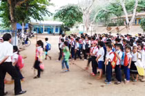 Thầy giáo bị tố dâm ô: Đi dạy và sống...bình thường