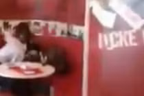 Đỏ mặt với cặp đôi thể hiện tình yêu thái quá ở quán ăn