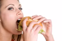 7 căn bệnh nguy hiểm nảy sinh từ thói quen ăn tối muộn