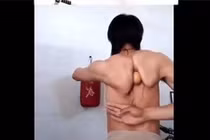 Phát hiện thanh niên có tấm lưng hủy diệt mọi vật dụng