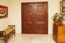 Cửa chính sai phong thủy khiến tiền của "đội nón ra đi vù vù"