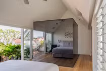 Ngôi nhà trong ngõ nhỏ với thiết kế tuyệt đẹp rợp sắc xanh