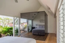 Ngôi nhà trong ngõ nhỏ với thiết kế tuyệt đẹp rợp sắc xanh