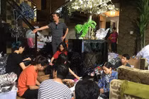 Đàm Vĩnh Hưng “biểu hiện lạ” sau khi mưa lớn phá hủy đồ đạc