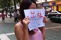 Cô gái bị bạn trai đánh tơi bời vì cho thuê ôm hôn