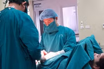 Mang khối u xơ tử cung bằng quả bưởi lại cứ tưởng béo